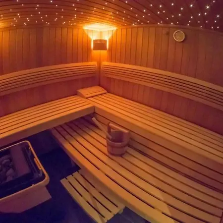 Stunning Modern With Indoor Pool And Dom wakacyjny