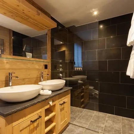 Vakantiehuis Stunning Modern With Indoor Pool And Lauenen