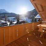 Stunning Modern With Indoor Pool And Nyaraló *