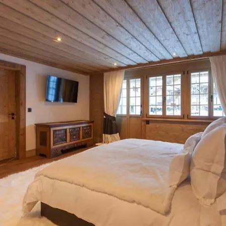 Stunning Modern With Indoor Pool And Сasa de vacaciones Lauenen